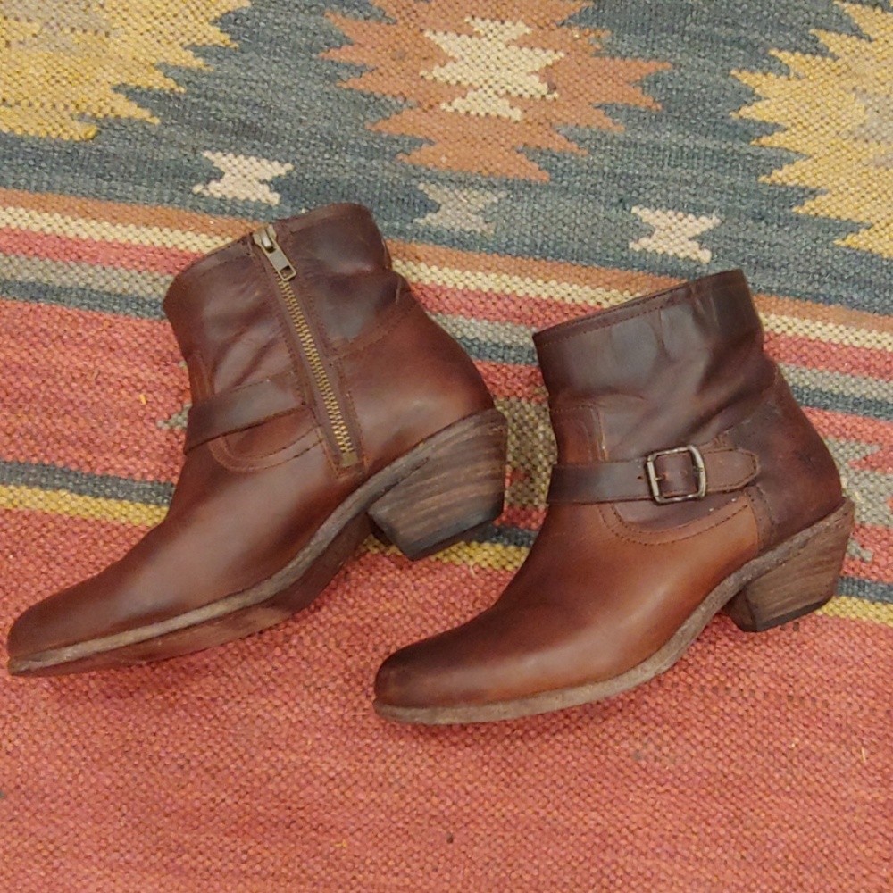 Frye booties size 7 1/2